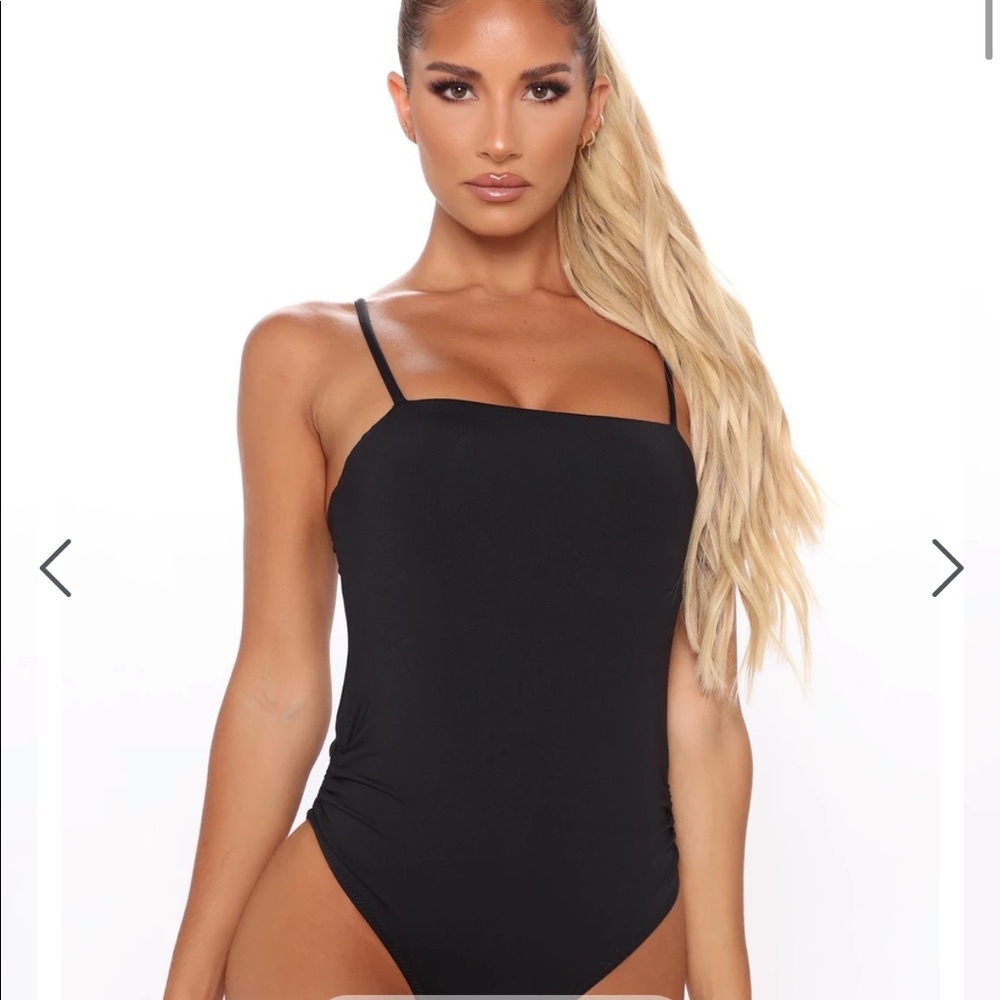 XS FashionNova Square Neckline One Piece Swimsuit